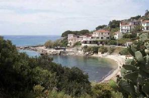 Xtrallusion photo library of independent, self-guided walking and sightseeing holidays in Italy. Pictures, images, photos and photographs taken along the way of this 1-day walking itinerary, to give you a visual impression of the day's walk.